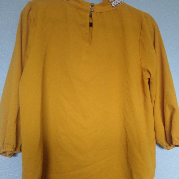 XL Mustard yellow blouse with collar - Picture 6 of 11